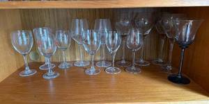 lot 182 image: Bella Rose Winery Glasses - Assorted Clear Wine Glass Stemware