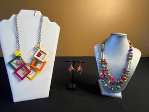 lot 208 image: Collectors Dream VCLM Colorful Bead Necklace & Earrings Set & More