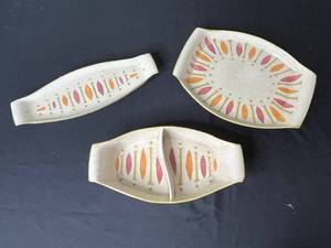 lot 224 image: Red Wing USA 3-Piece Ceramic Dish Set with Multicolor Leaf Pattern