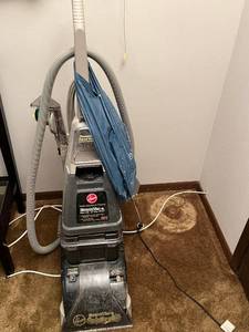 lot 294A image: Hoover SteamVac Deluxe 1600 12-Amp Carpet Cleaner