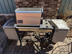 lot 353 image: Weber Genesis Gold Gas Grill - On Cart with Side Cabinets
