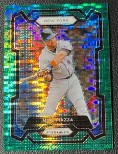 lot 20 image: Mike Piazza 2024 Prizm Baseball Green Pulsar 1825 New York Yankees Baseball Card No. 55
