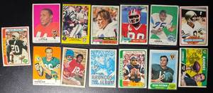 lot 39 image: 13-Card Vintage Football Card Lot (Fouts, Dowler, Manning, and more)