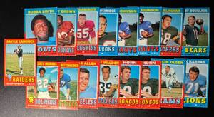 lot 41 image: 17-Card 1971 Topps Vintage Football Card Lot