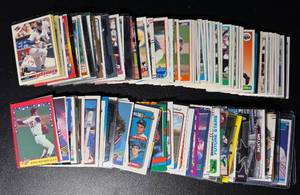 lot 82 image: 100 Card BaseInsert Minnesota Twins Baseball Card Lot