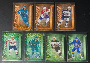 lot 134 image: 7-Card NHL Dazzlers Insert GreenOrange Hockey Parallel Lot
