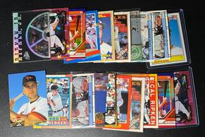 lot 165 image: Cal Ripken Jr. 20-Card MLB Baseball Card Lot