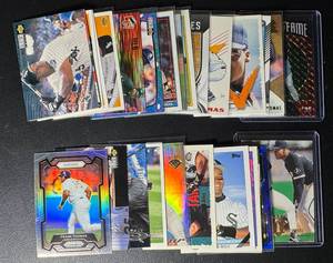 lot 168 image: Frank Thomas 29-Card MLB Baseball Card Lot