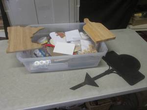 lot 43 image: (EW5) Tote of Misc Crafting Supplie...