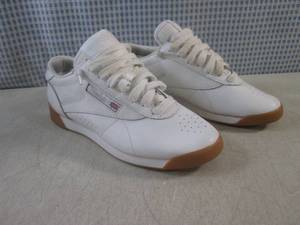 lot 91 image: (BSB) Pair of Reebok Sneakers Size ...