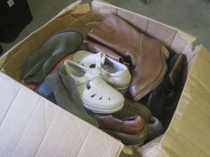 lot 94 image: (EW6) Large Box Full of Assorted Sh...