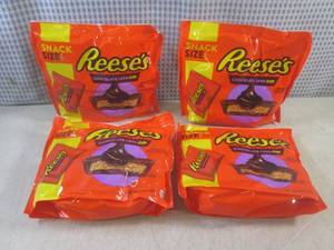lot 426 image: (B-3) 4 Bags of Snack Size Reeses C...