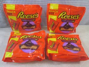 lot 428 image: (B-3) 4 Bags of Snack Size Reeses C...