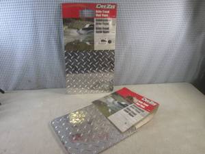 lot 142 image: (EC1) 2 Pair of Dee Zee Bright-Trea...