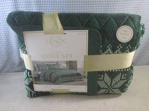 lot 150 image: (EC1) Lenox King Size 3-Piece Qult ...