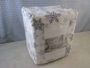 lot 152 image: (A-3) Lenox King Size 6-Piece Flann...