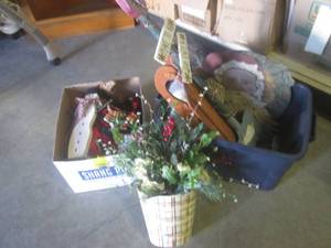 lot 197 image: (BR2) Assortment of Christmas Decor...