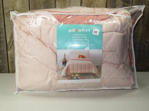 lot 67 image: FullQueen Kids Comforter Set Windowpane Velvet Pink - Pillowfort