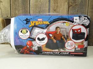 lot 68 image: Spider-Man Kids Compressed Foam Plush Chair Gray