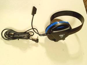 lot 17 image: Turtle Beach Headset, BlueBlack