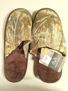 lot 48 image: Realtree Mens Slipper, SM (9-10), Camouflage