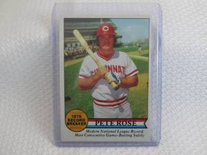 lot 4 image: 1979 Topps Pete Rose Record Breaker...