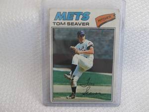 lot 19 image: 1977 Topps Tom Seaver Card...