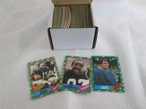 lot 64 image: Box Of 1986 & 1987 Topps Football C...