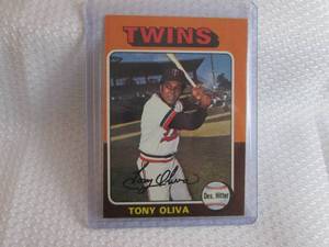 lot 170 image: 1975 Topps Tony Oliva Card...