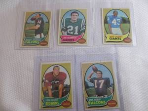 lot 212 image: 1970 Topps Football Cards...