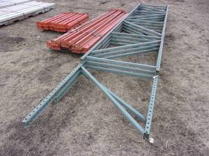 lot 1 image: Tear Drop Style Pallet Racking W Beams