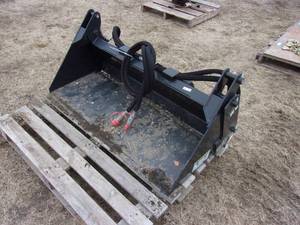 lot 18 image: Wolverine Dingo Style 50 4 IN 1 Bucket (UNUSED)