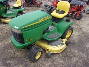 lot 49 image: John Deere LX280 Lawn Mower All Wheel Steer  (Unknown Condition)