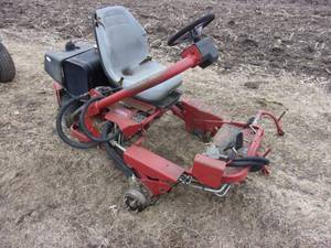 lot 52 image: Toro Greens Mower (Parts Unit)