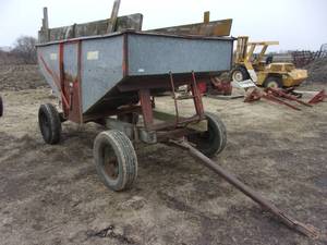 lot 64 image: Little Giant 150 Bushel Gravity Box