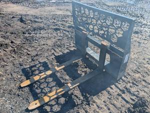 lot 13 image: Virnig Bobcat Fork Attachment