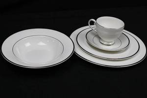 lot 88 image: Mikasa Ultima Cameo Platinum 5-Pc Place Setting (Lot of 2)