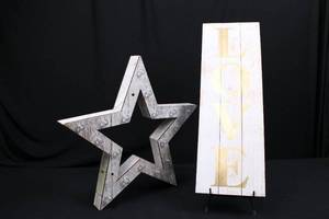 lot 96 image: Kirklands Holiday Cheer Star Light & Love Sign Table Decor Set