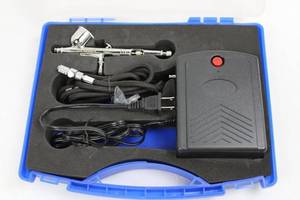lot 100 image: Master Airbrush KIT-G23-22 - Airbrush Kit with Compressor & Case