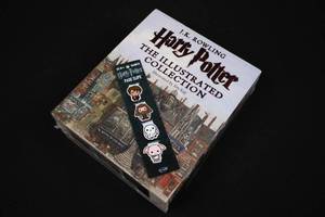 lot 152 image: Harry Potter Illustrated Collection Box Set & 4 Magnetic Page Clips (Factory Seal)