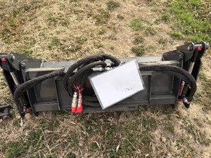 lot 58 image: WOLVERINE Unused 2026 Mini Skid Steer Combination Bucket Attachment