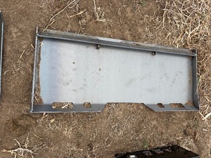 lot 62 image: WOLVERINE ECOTRIC 38 Thick Quick Tach Cut Out Mount Plate