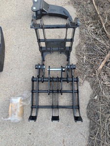 lot 86 image: Grabber 12EX-ZMQ ATTACHMENT FOR MINI EXCAVATOR