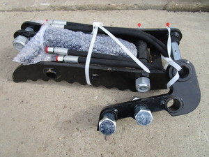 lot 117 image: Future Equipment Mini Excavator Hydraulic Bucket Thumb