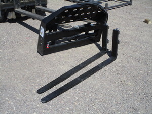 lot 94 image: Future Equipment 60 Skid Steer Hydraulic Adjustable Pallet Forks