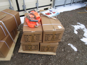 lot 191 image: Ratchet Straps 32pcs 2W 27L 10pcs 1.5W 27L