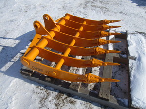 lot 149 image: Future Equipment Cat 305 Excavator 44 Rake wTeeth