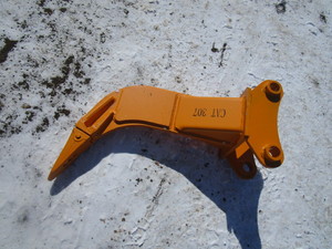 lot 104 image: Future Equipment Cat 307 Excavator Ripper Tooth