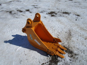 lot 102 image: Future Equipment Cat 307 Excavator 12 Bucket