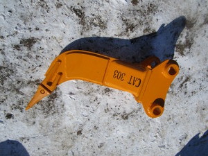 lot 183 image: Future Equipment Cat 303 Excavator Ripper Tooth